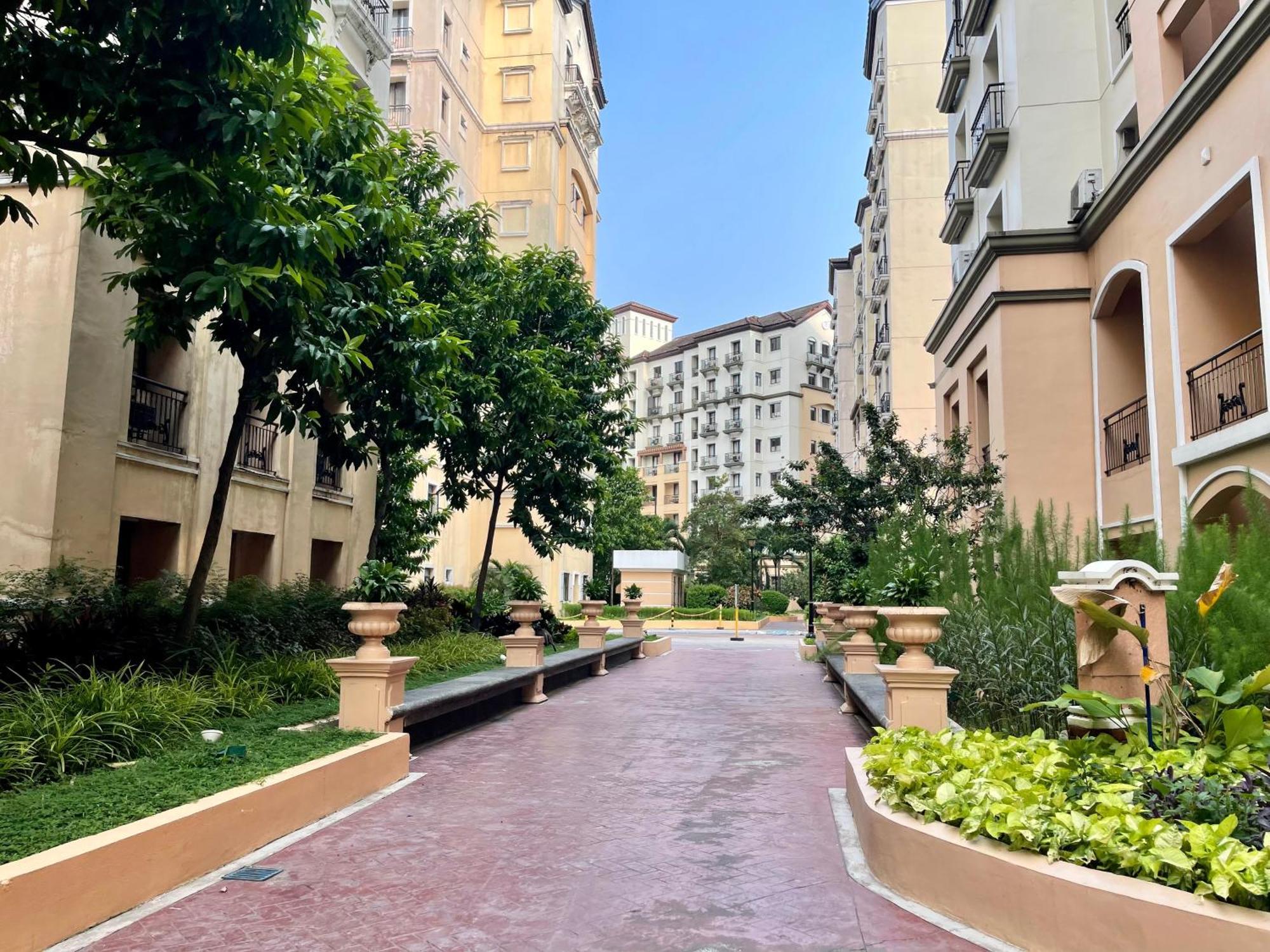 Sarasota Residential Resort Manila Bagian luar foto